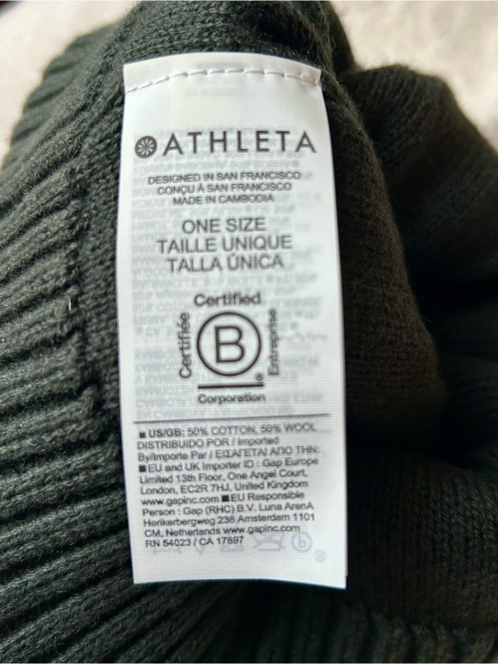Athleta Upslope Waffle Beanie in ‘Elm‘- NWT - Dark Grey/Dark Green colour. - Picture 5 of 6